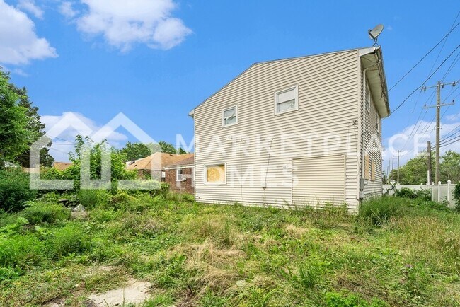 Building Photo - 9692 Outer Dr E
