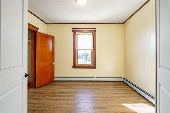 Building Photo - 228 Valley St