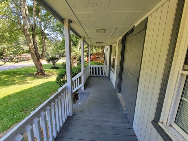 Building Photo - Section8 Accepted