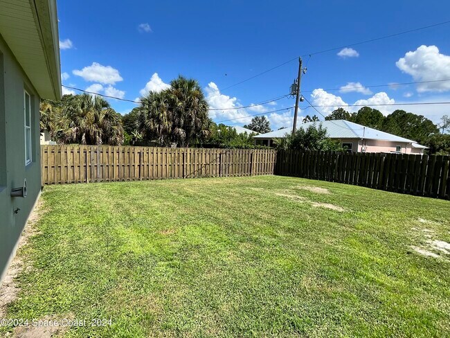 Building Photo - 1874 Bermuda Ct