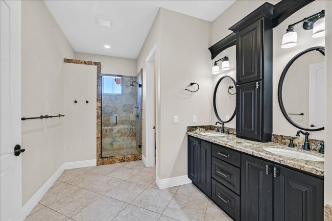 Building Photo - Custom Luxury Home with Strip and Mountain Views!