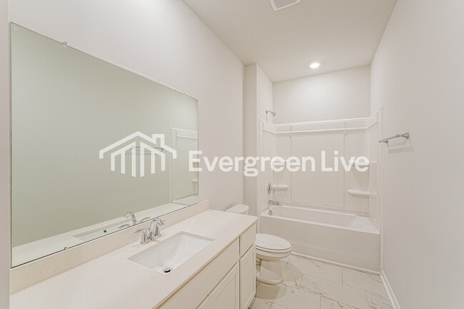 Building Photo - 150 Fenwick Pl