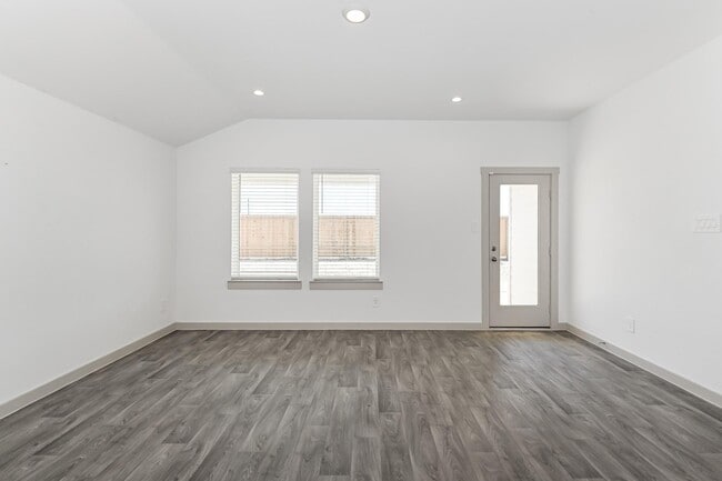 Building Photo - 14826 Cold Water Dr