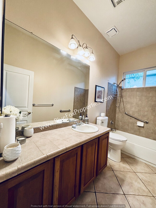 Building Photo - 732 W Burntwater Dr