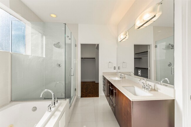 Building Photo - 1524 Blodgett St