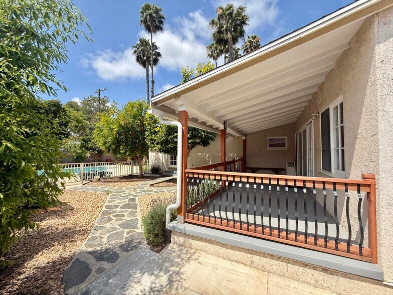 Building Photo - 13628 Addison St