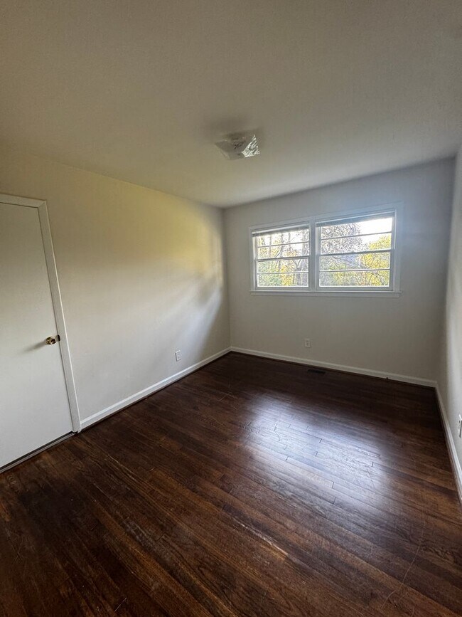 Building Photo - 3 Bedroom House in Worthdale Neighborhood of Raleigh