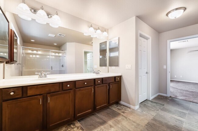 Building Photo - Upgraded Tri-Level Home on a Cul-de-Sac Lot in Southwest
