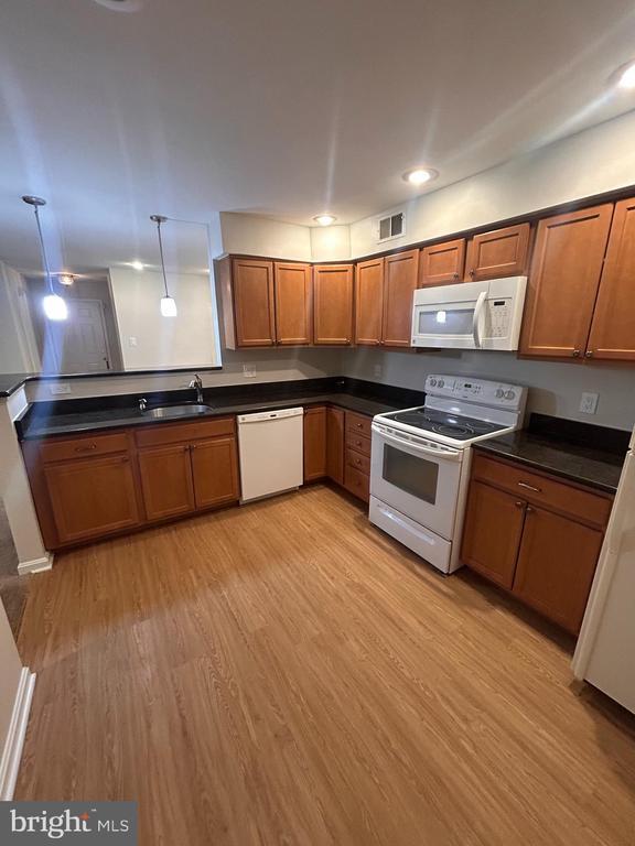 Building Photo - 2225 Lovedale Ln