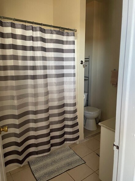 Building Photo - 516 Chapel St