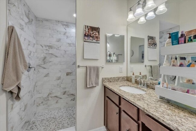 Building Photo - 5527 Palmer Cir