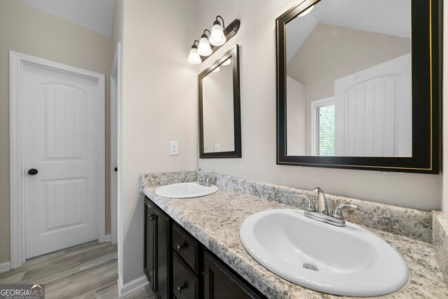 Building Photo - 147 Jackson Farms Dr