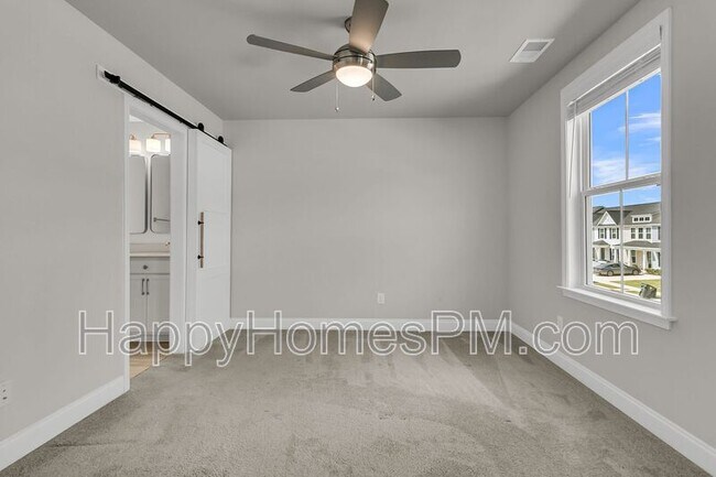 Building Photo - 523 Green Fern Dr