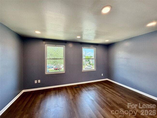 Building Photo - 9604 Vinca Cir