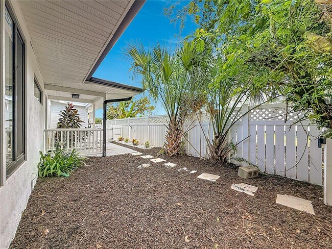 Building Photo - 2472 Tradewinds Dr