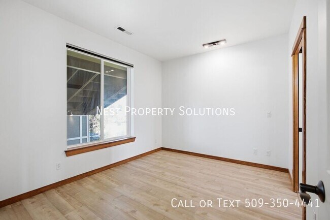 Building Photo - 6432 Melby Way NE