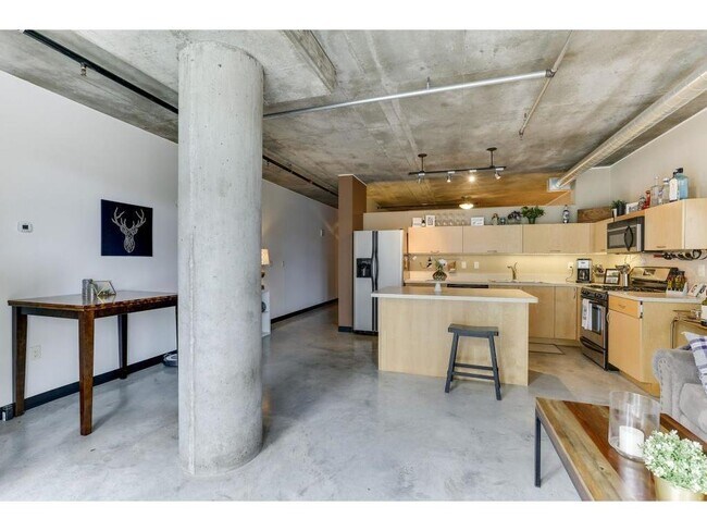 Building Photo - 730 N 4th St