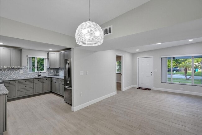 Building Photo - 3800 SW 58th Terrace