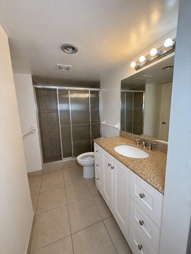 Building Photo - 4168 Inverrary Dr