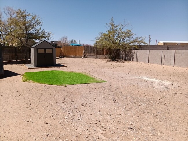 Building Photo - Gorgeous 3-Bedroom 2-Bathroom Home Located...