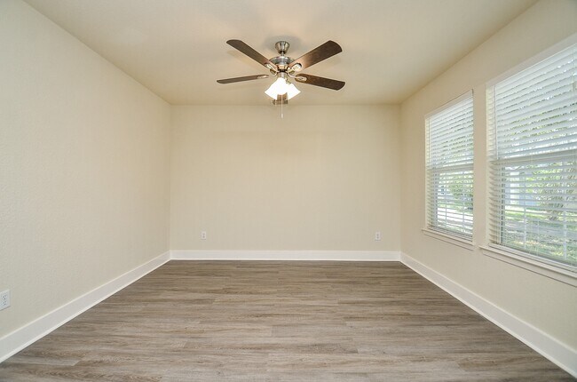 Building Photo - 3935 Federal Ln