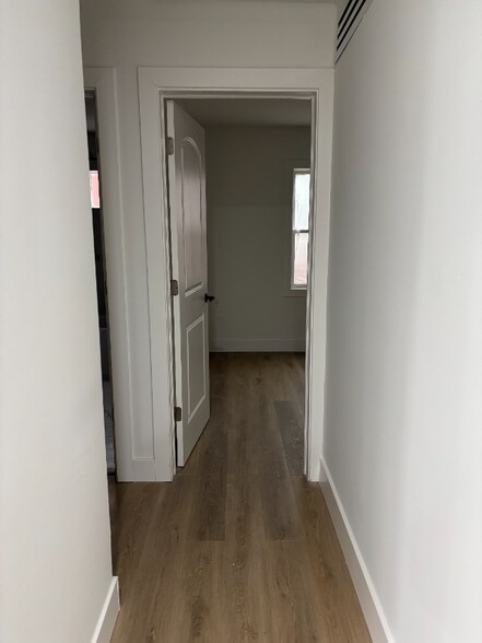 Building Photo - 4213 Kingsley Dr