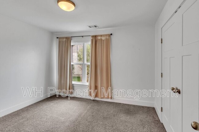 Building Photo - 1525 57th Ave N