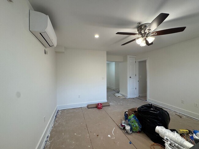 Building Photo - 169 Olive St