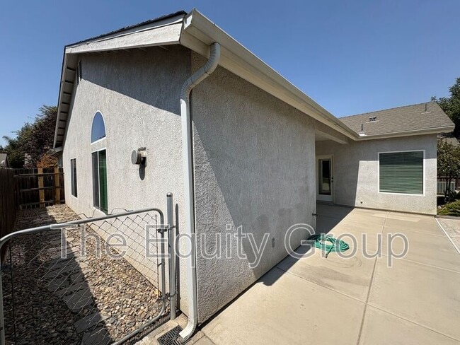 Building Photo - 138 N Lindsay St