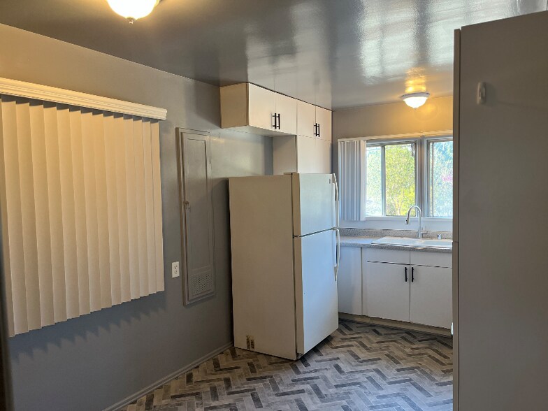 Building Photo - 13744 Burbank Blvd