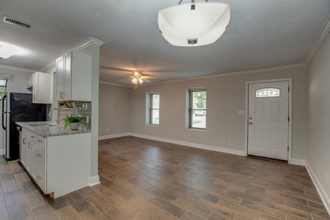 Building Photo - 2135 Victory Garden Ln