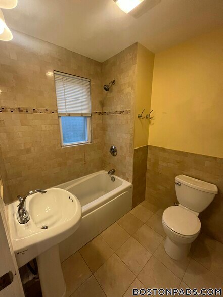 Building Photo - 156 Magazine St