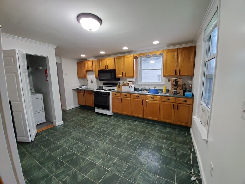 Building Photo - 116 1st Ave