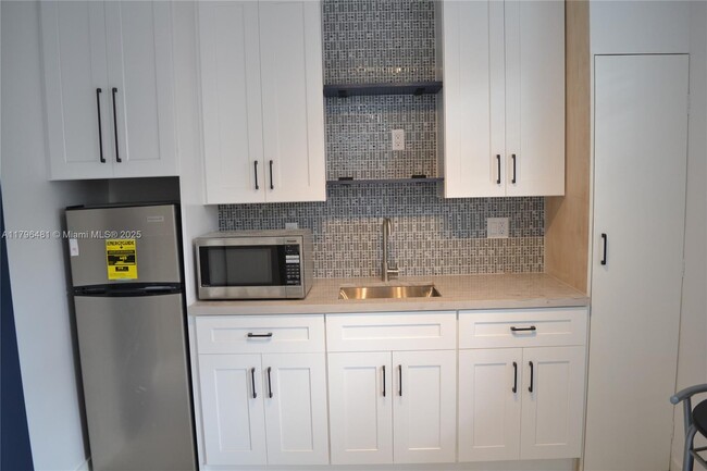 Building Photo - 3220 SW 93rd Pl