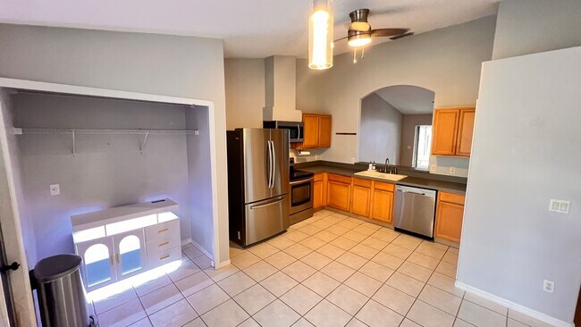 Building Photo - The Heart of Maitland: 3BD/2BA Home That F...