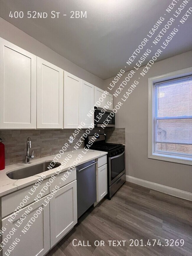 Primary Photo - 400 52nd St