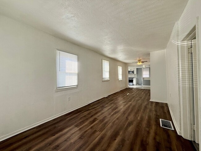 Building Photo - Freshly Updated 2 Bed Home with Extra Storage