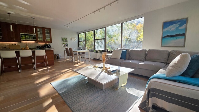 Building Photo - 360 W Wellington Ave