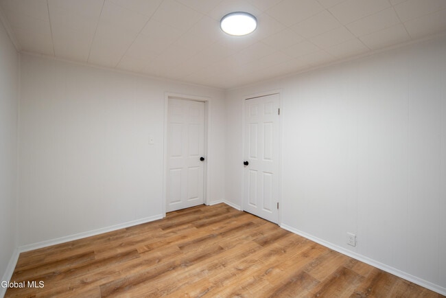 Building Photo - 37 Undine St