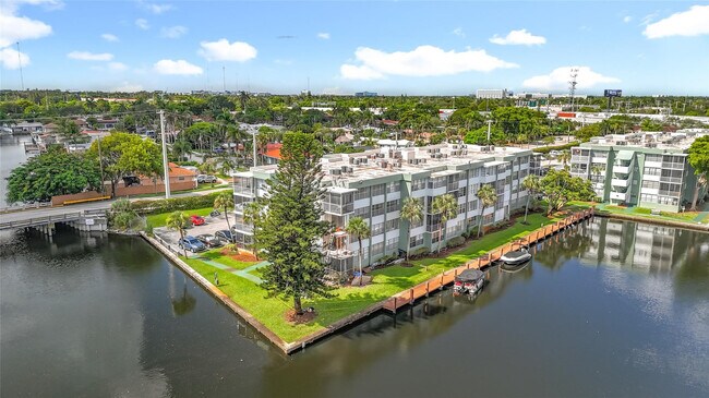 Building Photo - 2741 Taft St