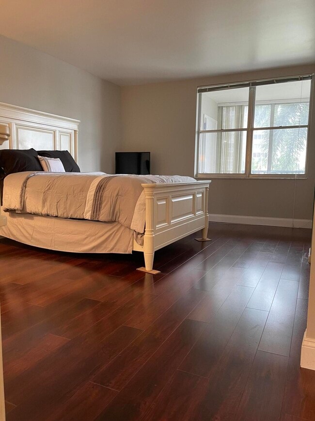 Building Photo - 3212 S Ocean Blvd