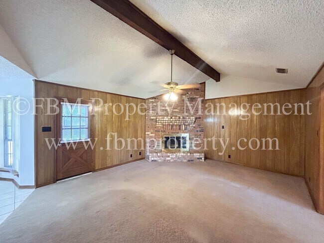 Building Photo - 103 Oak Creek Ct