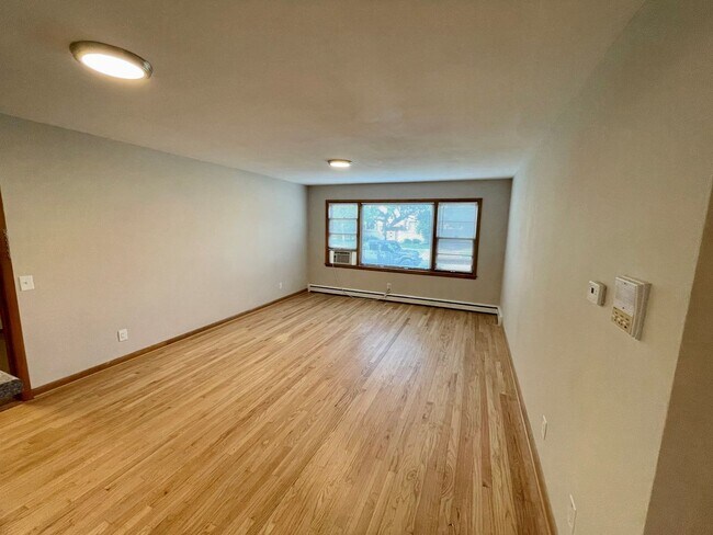 Building Photo - Newly Renovated 2bd/1ba in Vilas Neighborhood