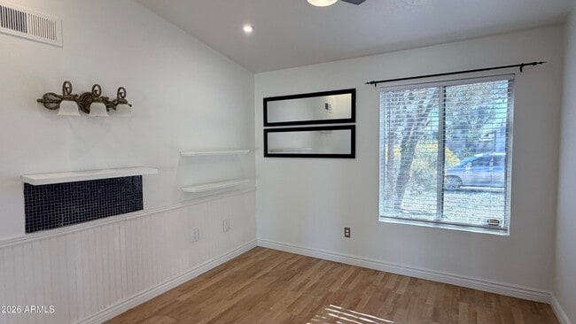 Building Photo - 4844 E Sunrise Dr