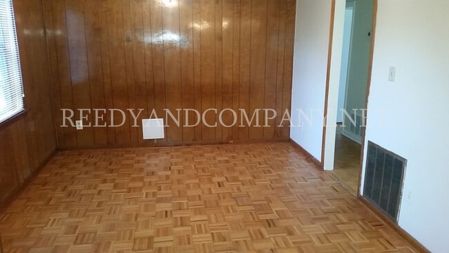 Building Photo - 903 W Raines Rd