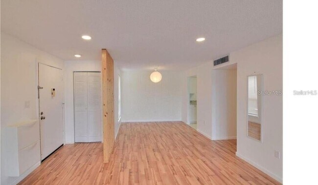 Building Photo - 524 Orange Dr