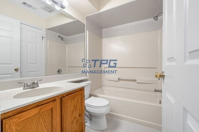 Building Photo - 414 Waterford Dr