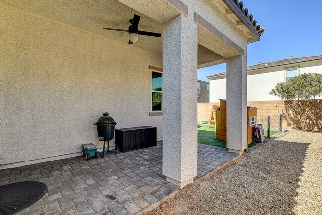 Building Photo - BEAUTIFUL 3 BED 2 BATH IN GATED MOUNTAINS ...