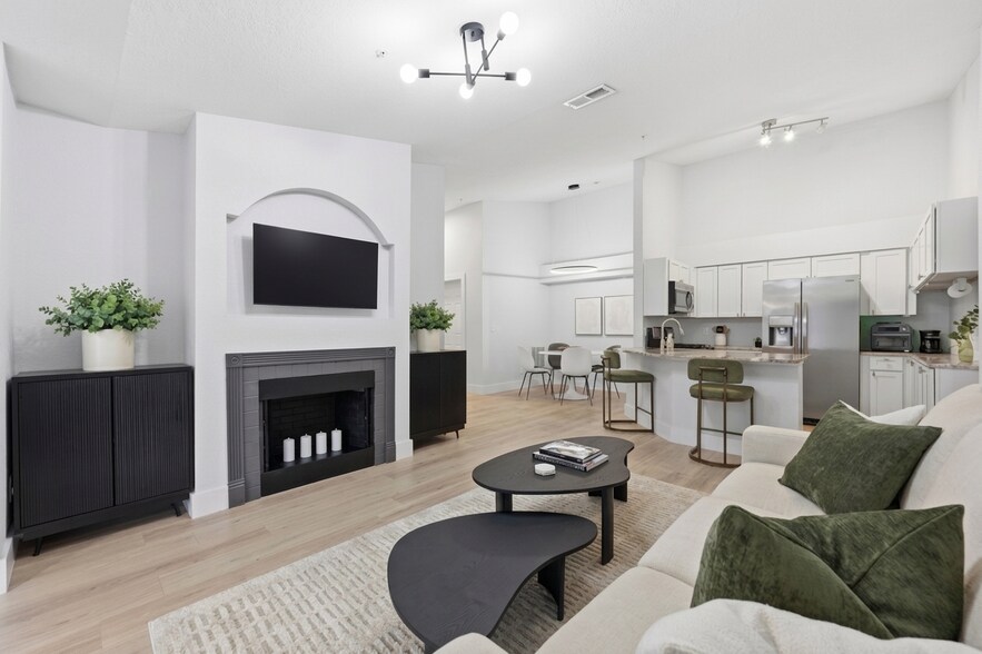 Building Photo - 13810 Sutton Park Dr N