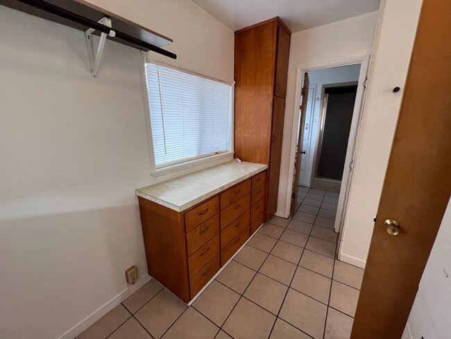 Building Photo - Reedley Country Home For rent